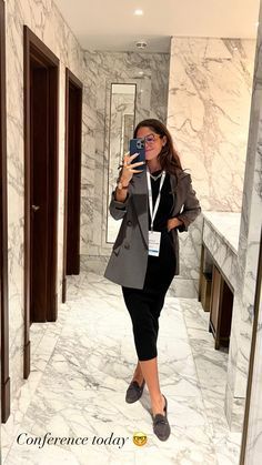 Carmen Mundt Montero Style, Carmen Mundt Work Outfit, Carmen Mundt Montero Outfits, Carmen Montero Mundt Style, Carmen Mundt Style, Women Lawyer Fashion, Simple Work Outfits, Lawyer Fashion, Look Office