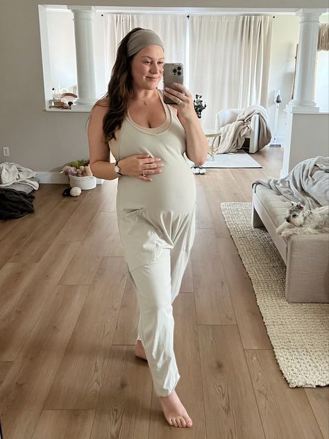 Pregnancy Lounge Outfit, Cute Comfy Outfits For Pregnant Women, Pregnant Onesie Outfit, Pregnancy Pjs, Pregnant Lounge Wear, Pre Pregnancy, Hot Shots, Pregnancy Tips, Mom Outfits