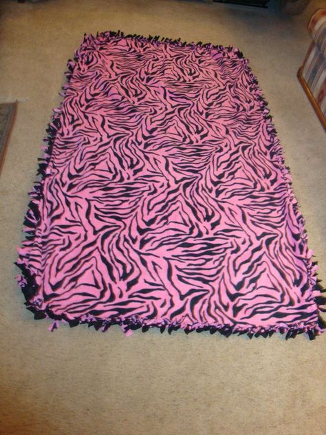 Cute no-sew fleece throw. Gonna make Bray one soon except in John Deere Fleece Tye Blankets, Friendship Blanket, Knot Blanket, No Sew Fleece, No Sew Fleece Blanket, No Sew Blankets, Tie Blankets, Sewing Fleece, Crochet Hook Set