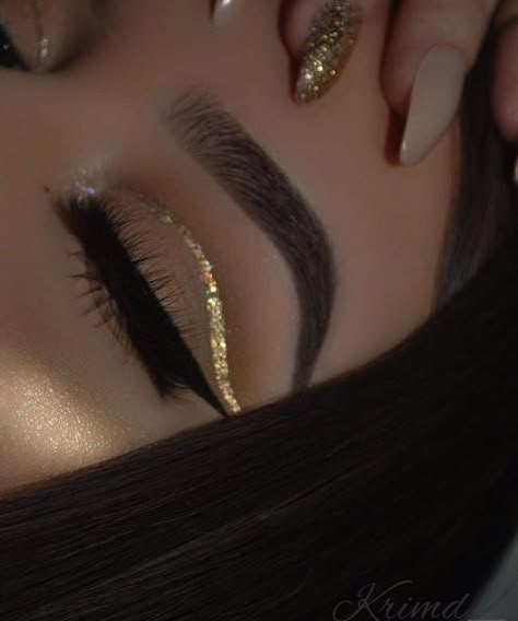 ριntєrєѕt: @αlrєadуtαkєnxσ♡ Cute Makeup Looks For Birthday, Black And Gold Makeup Looks For Prom, Quinceanera Eyeshadow Looks, Quince Makeup, Matte Make Up, Xv Ideas, Quinceanera Makeup, Mascara Hacks, Glitter Makeup Looks