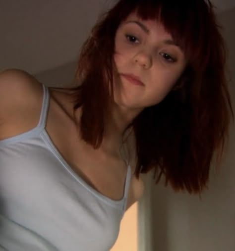 Emily Fitch, Kathryn Prescott, Cassie Skins, Skins Uk, Skin Photo, My Kind Of Woman, Anatomy Reference, Makeup Eyeliner, Short Cuts