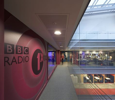 Gallery - BBC New Broadcasting House / HOK & MacCormac Jamieson Prichard + Sheppard Robson - 3 Office Wall Graphics, Fairfax County Virginia, Commercial Office Design, Vision Board Inspiration, Workplace Design, Commercial Office, Architect House, Bbc Radio, Break Room