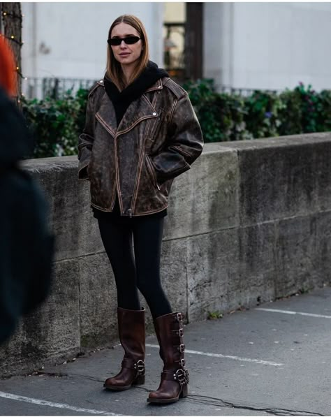 Miu Miu Boots Outfit Winter, Brown Moto Boots Outfit Fall, Biker Boots Outfit Fall, Brown Biker Boots Outfit, Biker Boots Outfit Winter, Moto Boots Outfit, Brown Biker Boots, University Fits, Biker Boots Outfit