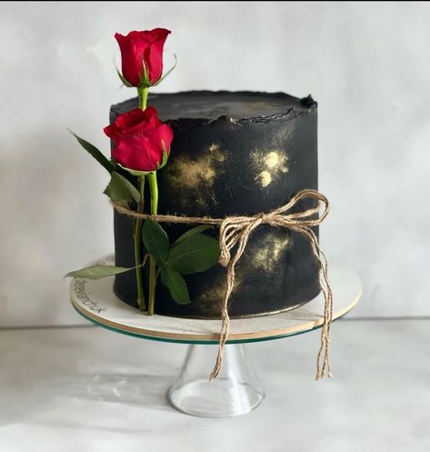 Black Birthday Cake With Red Roses, Dark Red Cake, Black Rose Cake, Juventus Cake, 60th Party Ideas, Chocolate Birthday Cake Decoration, 35 Birthday, Birthday Cake For Husband, Cake For Husband