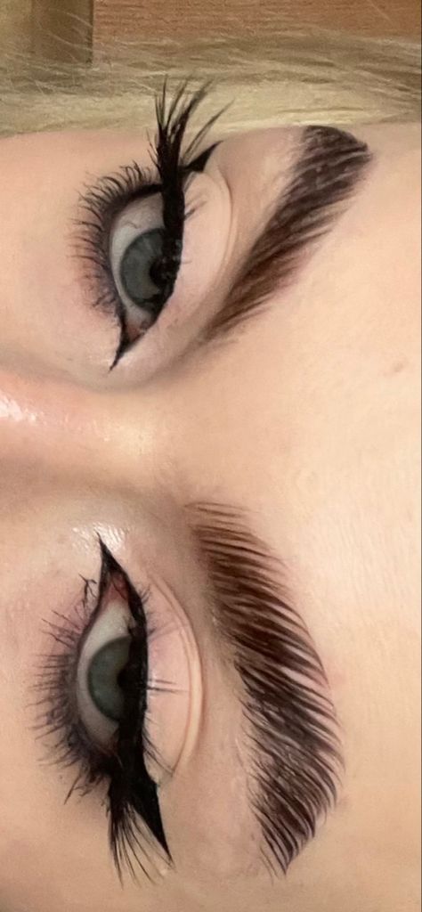 Soapy Eyebrows, Makeup Smoky Eyes, Soap Aesthetic, Soap Brows, Brow Styling, College Fits, Smoky Eyes, Aesthetic Look, Brow Makeup