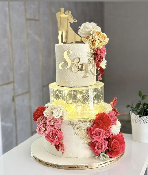 Cake Separators Tiers, Floral Cake Design, 2 Tier Wedding Cakes, Modern Birthday Cakes, Wedding Cake Options, Big Wedding Cakes, Quinceanera Cakes, Buttercream Cake Decorating, Cake Decorating With Fondant