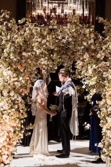 An Amanda Wakeley Bride for a London-Chic, Rose Gold and Grey Jewish Wedding at Rosewood, London, UK - Smashing the Glass | Jewish Wedding Blog Jewish Wedding Aesthetic, Jewish Wedding Dress, Jewish Wedding Arch, Twenties Aesthetic, Jewish Wedding Ideas, Chuppah Inspiration, Hindu Jewish Wedding, Chuppah With Tallit, Jewish Wedding Huppa