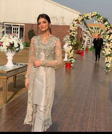 Fancy Net Dresses Pakistani, Shrug Suit Design Party Wear, Net Dresses Design Ideas Pakistani, Pakistani Shrug Dresses, Net Suit Designs Indian Style Latest, Shrug Dresses Party Wear, Net Suits Design Indian, Net Dresses Design Ideas, Long Gown Dress Party Wear