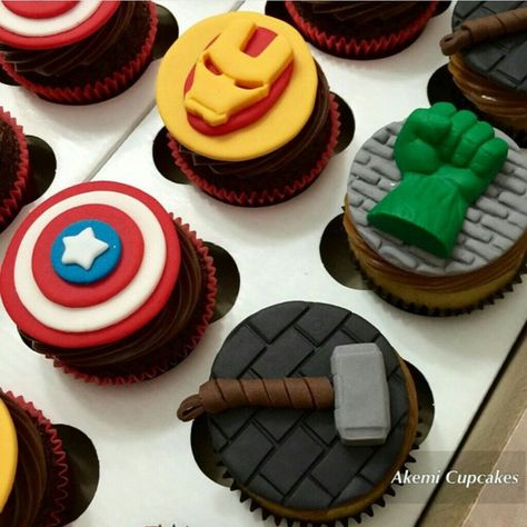 Marvel Cupcakes, Avenger Cupcakes, Superhero Cookies, Superhero Cupcakes, Marvel Birthday Party, Hulk Birthday, Marvel Cake, Superhero Birthday Cake, Avenger Birthday Party