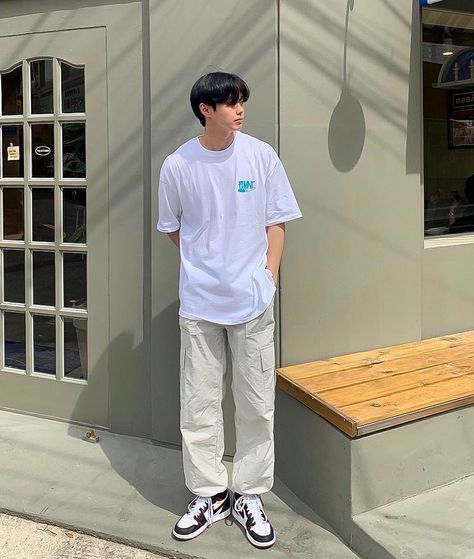 Oversized Tshirt Outfit Men, Aesthetic Boy Outfit, Oversized Tshirt Outfit, Boys Aesthetic Outfits, White Tshirt Outfit, Korean Street Fashion Men, Kpop Fashion Men, Men's Outfit By Occasions, Minimalist Fashion Men