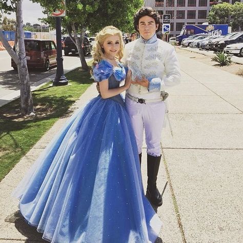 Disney Costumes For Adults, Disney Costume Ideas, Adult Disney Costumes, Cinderella And Prince, Disney Characters Costumes, Disney Apparel, Halloween Parejas, Belle Cosplay, Couple Cosplay