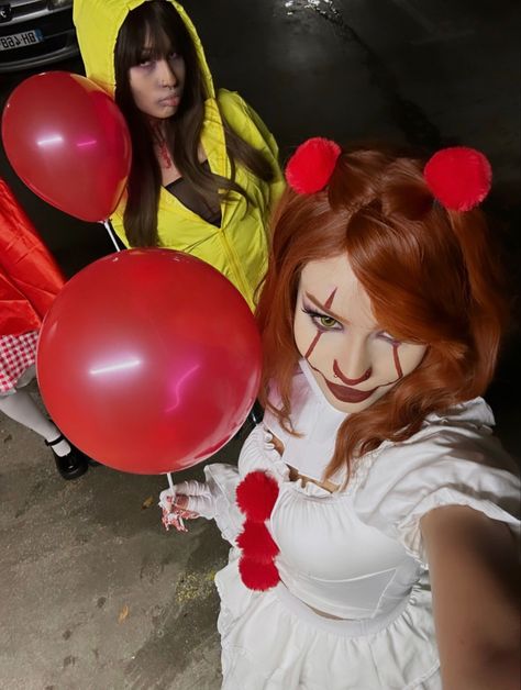 It And Georgie Costume, Penny Wise And Georgie Costume, Pennywise Girl Costume, Pennywise And Georgie Costume Couple, Pennywise And Georgie Costume, It Halloween Costumes, Georgie Pennywise, Georgie Costume, It Halloween Costume