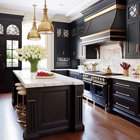 Glam Kitchen, Huge Kitchen, Classic Kitchen, Gold Kitchen, Elegant Kitchens, Transitional Kitchen, Kitchen Inspiration Design, Black Cabinets, Luxury Kitchens