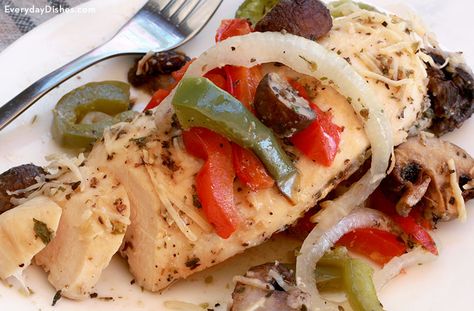 Our easy baked Italian chicken dish has an awesome marinade you can prepare a day ahead of time. Dinner will be ready in a snap! Aip Crockpot, Brown Sugar Italian Chicken, Heath Foods, Recipe With Onions, Baked Italian Chicken, Italian Chicken Dishes, Italian Baked Chicken, Baked Chicken Recipe, Homemade Garlic Bread