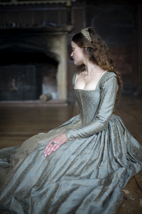 Richard Jenkins Photography, Tudor Gown, Tudor Dress, Richard Jenkins, Tudor Fashion, Royalty Dress, Royalty Aesthetic, Dresses Aesthetic, Old Dresses