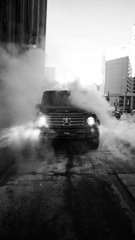 Black G Wagon, Mercedes Benz Wallpaper, Mercedes Wallpaper, مرسيدس بنز, Red Background Images, Dream Cars Mercedes, Mercedes G Wagon, Night Biking, Beautiful Night Images