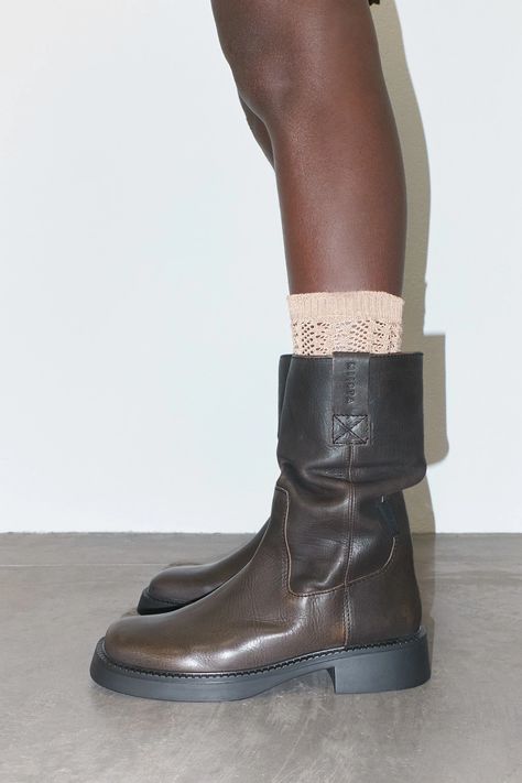 Calf Boots Outfit, Biker Aesthetic, Funky Shoes, Fall 24, Shoe Design, Shoe Inspo, Fall Fits, Autumn Style, Summer 24