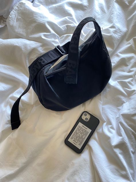 Baggu Black Bag, Baggu Crescent Bag Outfit Aesthetic, Aesthetic Crossbody Bag, White Bedsheets Aesthetic, Baggu Crescent Bag Aesthetic, Baggu Crescent Bag Outfit, Bedsheets Aesthetic, Crossbody Bag Aesthetic, Baggu Crescent Bag