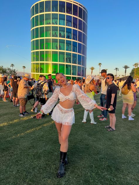 Revolve Festival 2022, Groovin The Moon Outfits, Rave Outfits With Sleeves, Coachella Looks Plus Size, Music Festival Outfits Indie, Coachella Outfit 2023 Plus Size, Moon River Festival Outfits, Coachella Inspo 2023, 2024 Coachella Outfit