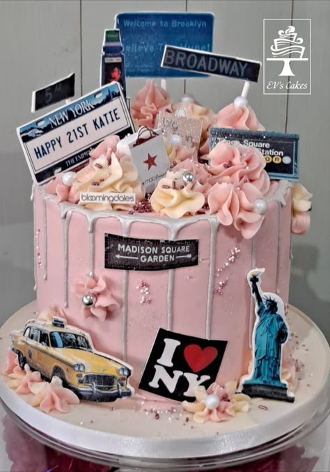 Nyc Cake Ideas, New York Birthday Theme Cakes, Nyc Birthday Cake, New York Theme Cake, New York City Birthday Party, New York Sweet 16 Theme, Nyc Bday Ideas, New York Cake Ideas, Nyc Birthday Theme