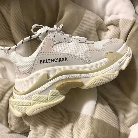 Balenciaga Triple S, Trainers Women, Saucony Sneaker, Air Max Sneakers, Puma Sneaker, Shoe Laces, Nike Air Max, Balenciaga, Sneakers Nike