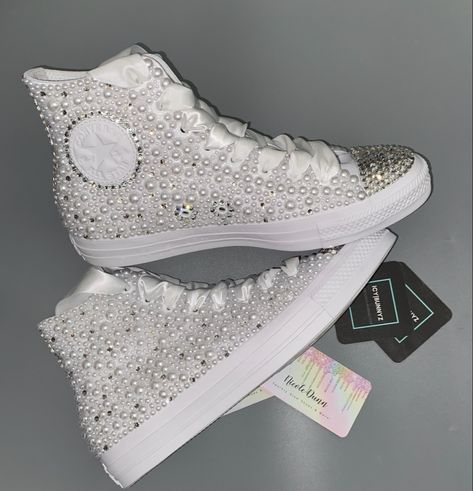 Monochrome white pearls and Crystal converse Sweet 16 Shoes Converse, Diamond Converse, Quince Shoes, High Top Platform Converse, Bedazzled Converse, Converse Ideas, Converse Platforms, Converse Wedding, Converse Wedding Shoes