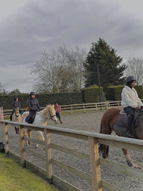 Equestrian School, Canterwood Crest, Horse Riding School, Diy Weekly Planner, Horse Friends, Equestrian Barns, Riding Aesthetic, Boarding School Aesthetic, Horse Riding Aesthetic