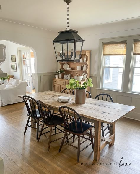 Dining Room With Antique Table, Dining Room Inspiration Cottage, Simple Cottage Dining Room, Shaker Style Dining Room, Shaker Style Dining Table, English Farmhouse Dining Room, New England Style Dining Room, Cottage Aesthetic Dining Room, Antique Farmhouse Dining Room