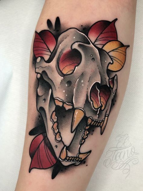 Animal Skull And Flowers, Tattoo Animal Skull, Traditional Tattoo Animals, Tiger Skull, Learn To Tattoo, Dog Skull, Skull And Flowers, Food Tattoos, Animal Skull