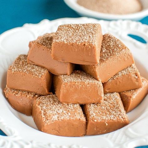 This Easy Cinnamon Snickerdoodle Fudge is the perfect recipe for you if you think you can't make fudge. Creamy, no fail, and tastes like a snickerdoodle! Snickerdoodle Fudge, Best Fudge Recipe, Xmas Goodies, Easy Fudge, Peppermint Fudge, Walnut Fudge, Delicious Christmas Desserts, Christmas Fudge, Community Table