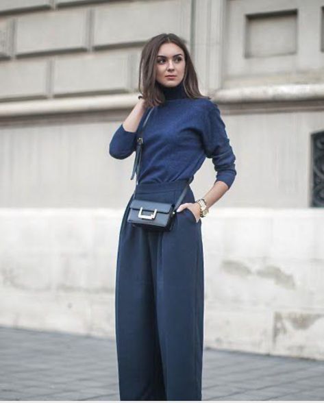 Navy Blue Monochrome Outfit, Tonal Blue Outfit, Monochrome Navy Blue Outfit, Midnight Blue Outfit, Blue Monochrome Outfit, Minimal Winter Outfit, Marine Outfit, Minimal Chic Style, Autumn Blue