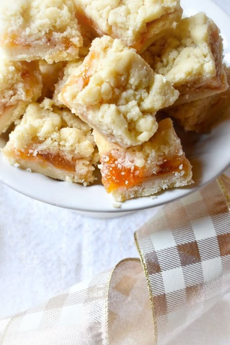 Apricot Cookies Recipe, Apricot Bars Recipe, Apricot Bars, Almond Shortbread, Almond Pastry, Apricot Recipes, Shortbread Bars, Dessert Bar Recipe, Bar Cookies