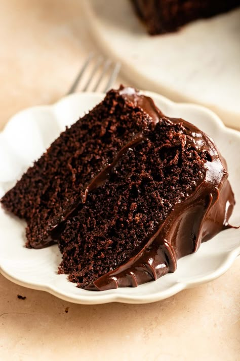 Slice of matilda chocolate cake on a small plate. Traditional Chocolate Cake, Malted Chocolate Cake, Matilda Chocolate Cake Recipe, Chocolate Moist Cake Recipe, Matilda Cake Recipe, Chocolate Cake Simple, Chocolate Cake Slice, Matilda Chocolate Cake, Matilda Cake