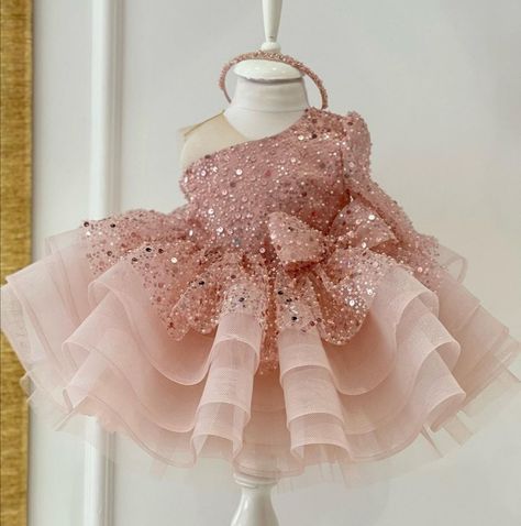 Baby Frock Patterns Party Wear, Birthday Frocks, Baby Birthday Dress, 1st Birthday Dresses, Kids Dress Patterns, Baby Dress Design, Party Women