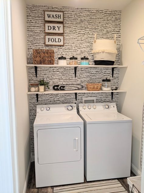 Mobile Home Space Saving Ideas, Apartment Laundry Closet Storage, Home Decor Ideas Laundry Room, College Apartment Laundry Room, Aesthetic Laundry Organization, Apartment Washer And Dryer Closet, Laundry Area Ideas, Apartment Laundry Room Decor, Tiny Laundry Room Ideas