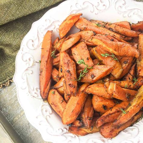 Oven Roasted Carrots with Honey and Curry - My Kitchen Serenity Curry Spice Recipe, Curry Carrots, Easy Roasted Carrots, Wfpb Meals, Carrots Side Dish, Curry Spice, Roasted Carrots Recipe, Nourishing Meals, Honey Roasted Carrots