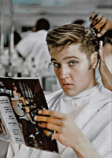 Elvis Haircut, Elvis Presley Hair, Elvis Presley Memories, Elvis Memorabilia, Elvis Presley Images, Young Elvis, Elvis Presley Pictures, Elvis Presley Photos, Lisa Marie Presley