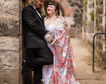 Sequin Veil, Alternative Wedding Inspiration, Dress Couple, Dusseldorf Germany, Cream Suit, Veil Length, Wedding Veil Accessories, Alternative Bridal, Bride Wear