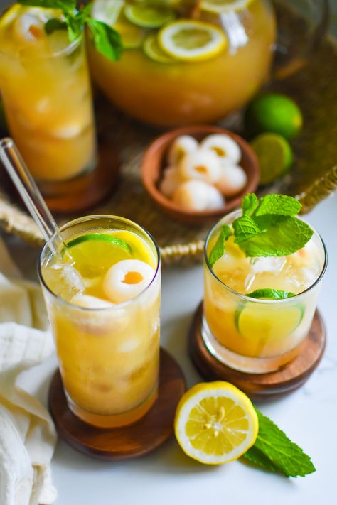 The Best Lychee Iced Tea Lychee Iced Tea, Flavored Iced Tea Recipes, Lychee Tea, Green Tea Drinks, Lychee Martini, Iced Tea Recipe, Ginger Lemonade, Lychee Fruit, Iced Green Tea