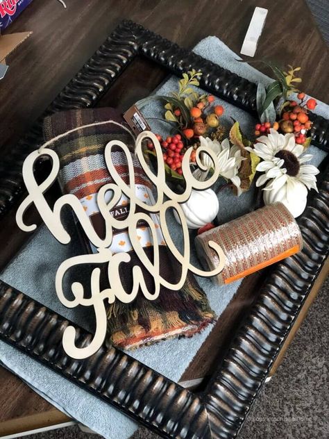 Fall Plaid Decor, Fall Picture Frame, Picture Frame Wreath, Diy Picture Frame, Fall Decor Dollar Tree, Fall Frames, Fun Fall Crafts, Dollar Tree Fall, Old Picture Frames