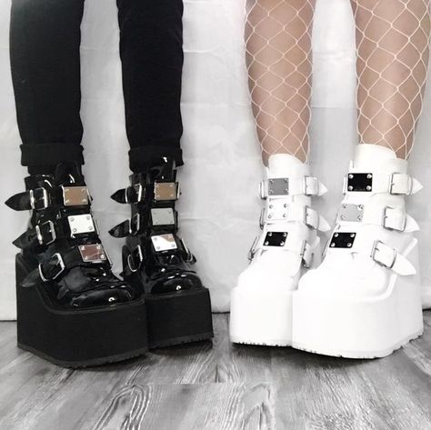 Trinity Boots, Mode Harajuku, Galaxy Converse, Egirl Fashion, Goth Shoes, Demonia Shoes, Gothic Shoes, Kawaii Shoes, Aesthetic Grunge Outfit