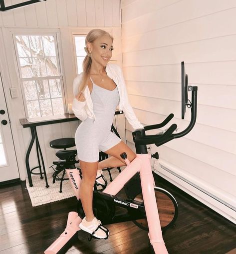 Indoor Cycling Aesthetic, Stationary Bike Workout, Indoor Cycling Workouts, Gabi Demartino, Cross Training Workouts, Bike Aesthetic, Bike Components, Spin Bikes, Dumbbell Set