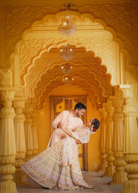 Pre Wedding Photoshoot Props, Indian Bride Photography Poses, Indian Wedding Poses, Pre Wedding Videos, Engagement Photography Poses, Indian Wedding Photography Couples, Wedding Portrait Poses, Wedding Photoshoot Props, Pre Wedding Shoot Ideas