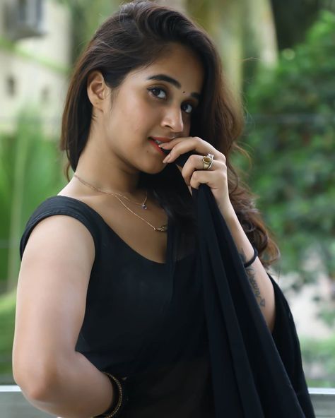 Deepthi Sunaina black saree photos - South Indian Actress Deepthi Sunaina, Best Compliments, Peach Color Saree, Bhavana Actress, Saree Photos, Celebrity Photographers, Saree Photoshoot, Black Saree, Indian Models