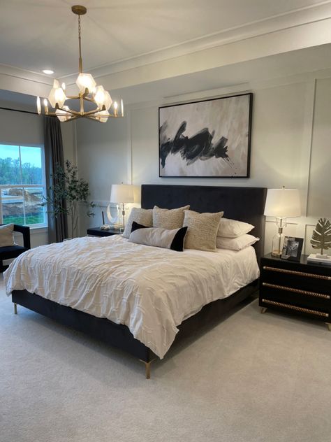 Black Bed Beige Walls, Body Pillow Bed Arrangement, Beige Black Bedroom Ideas, Black Bed Set Bedroom Ideas, Black White Cream Bedroom, Black White Tan Bedroom, Dark Bedframe Bedroom Ideas, Black White And Beige Bedroom, Cream And Black Bedroom