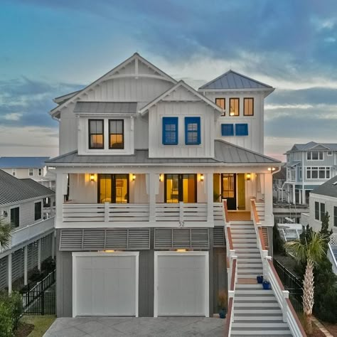 Nc Beach House, Beach House Floor Plans Seaside, Big Beach House Exterior, Beach House Plans Coastal Homes, Vintage Vanity Aesthetic, Coastal Homes Exteriors, Spot Light Photoshoot, Elevated Beach House, North Carolina Beach House