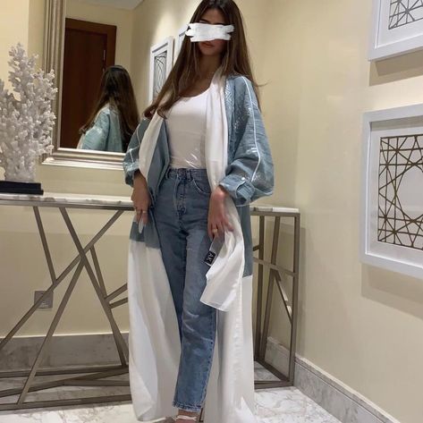 Arab Fashion Modern, Abaya Details, Khaleeji Vibes, Ramadan Style, Abaya Outfits, Outfit Kimono, Modest Outfits Muslim, Abaya Outfit, Fashion Souls