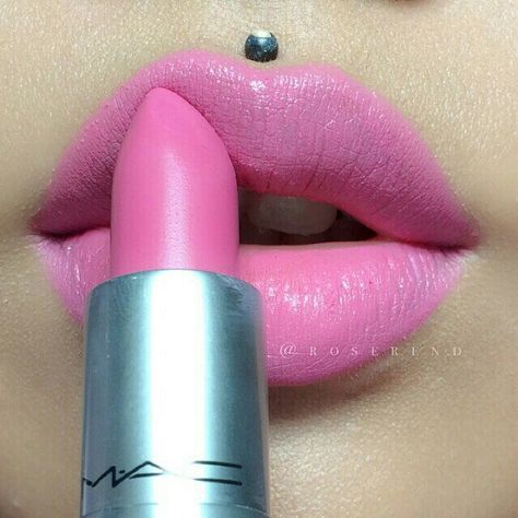 Barbie Pink Lipstick, Pink Lipstick Shades, Light Pink Lipstick, Lipstick Kit, Rose Lipstick, Favorite Makeup Products, Pink Lipstick, Mac Lipstick, Lipstick Makeup