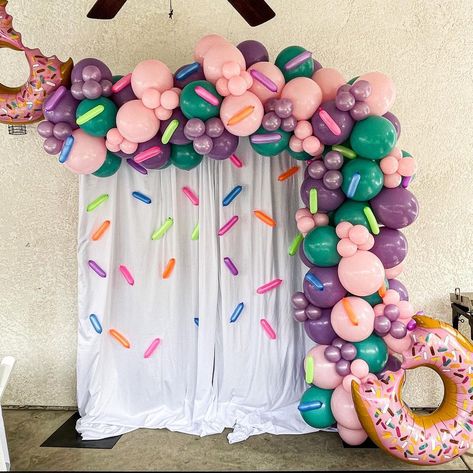 Donut Themed Balloon Garland, Doughnut Balloon Garland, Donut Birthday Balloon Garland, Donut Grow Up First Birthday Decorations, Baby Sprinkle Balloon Arch, Donut Balloon Arch, Donut Balloon Garland, Donut Grow Up, Donut Backdrop