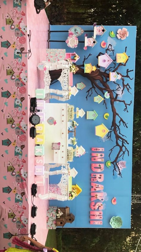 Birds Theme Birthday Party, Bird Theme Parties, Birthday Decors, Krishna Sketch, Birds Theme, Birthday Plans, 1st Birthday Party For Girls, Concert Ideas, Boy Birthday Party Themes